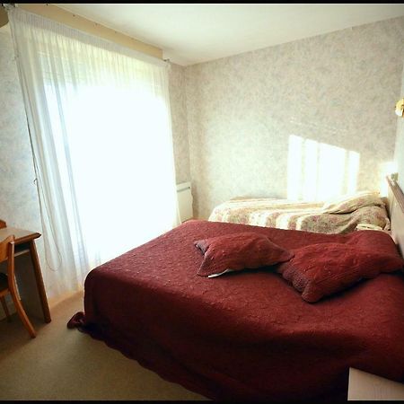 Au Bec Sale Hotel La Menitré Eksteriør billede