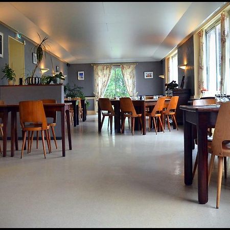 Au Bec Sale Hotel La Menitré Eksteriør billede