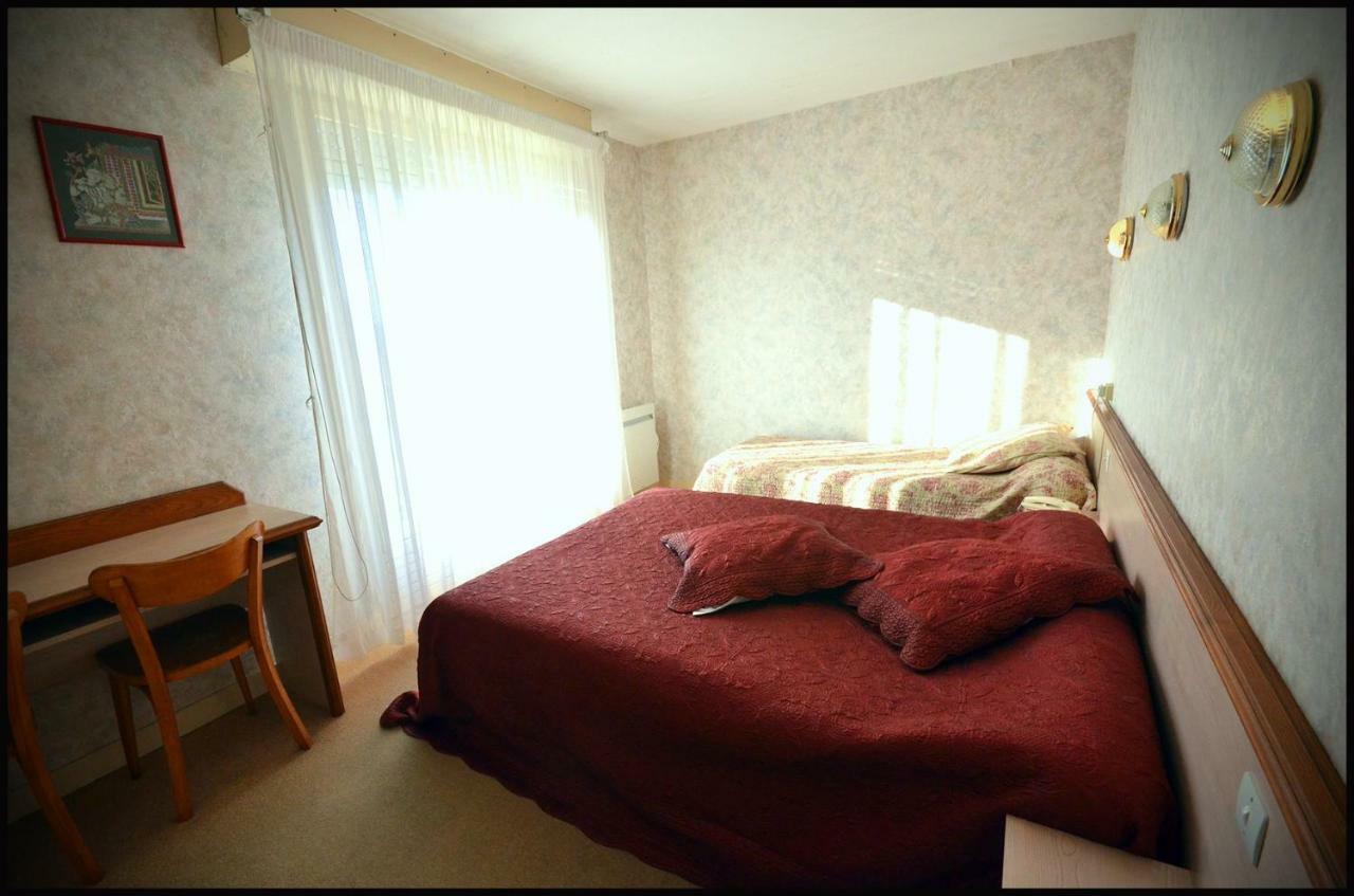 Au Bec Sale Hotel La Menitré Eksteriør billede