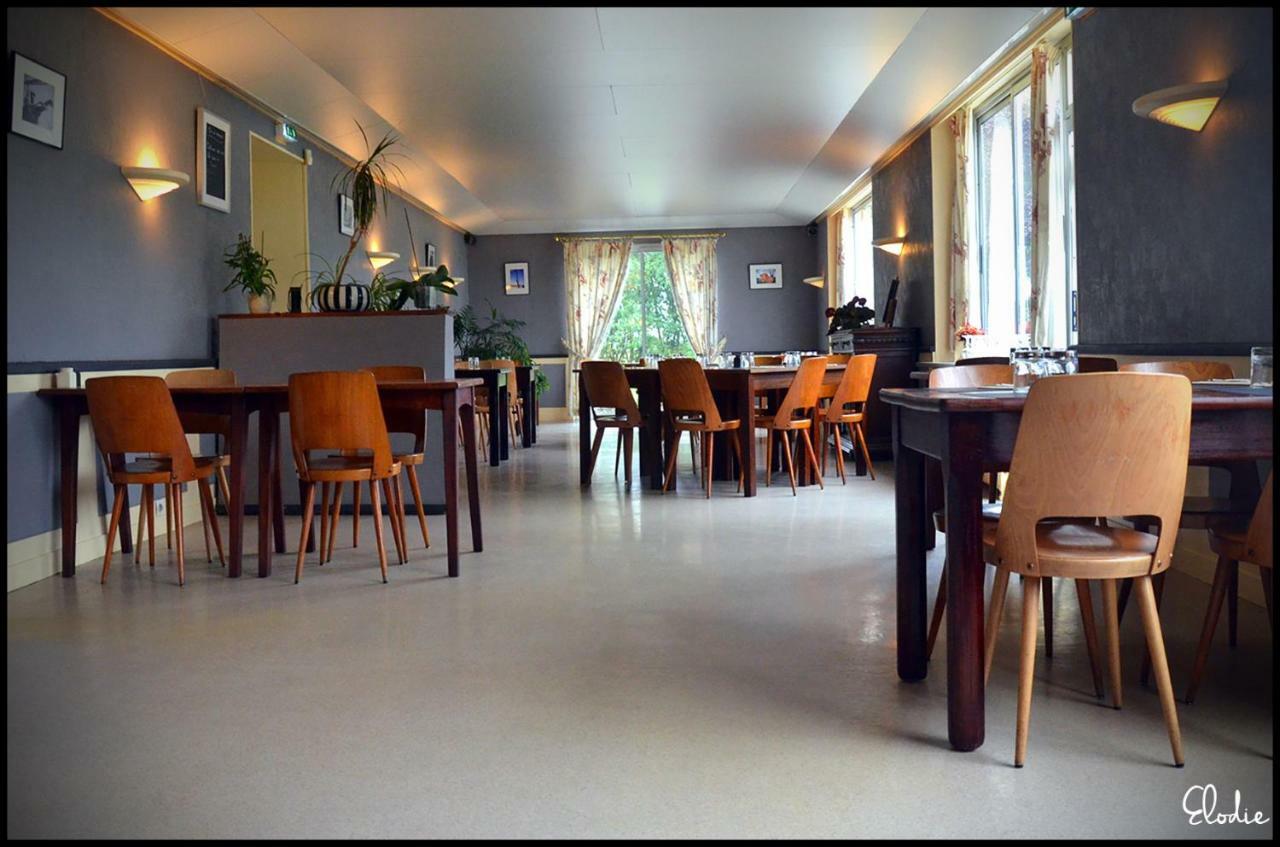 Au Bec Sale Hotel La Menitré Eksteriør billede
